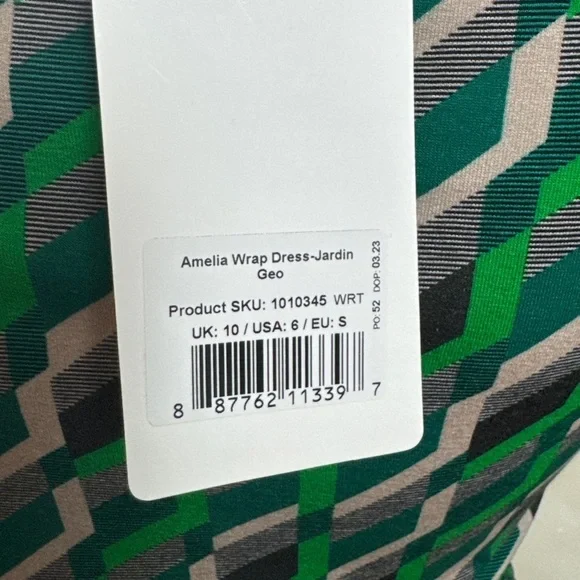 NWT - Saint and Sofia - Amelia Wrap Dress in Green Jardin Geo. Size: 6. - Picture 7 of 8